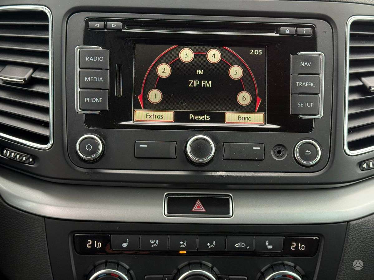 Volkswagen Sharan 2013 — photo 21