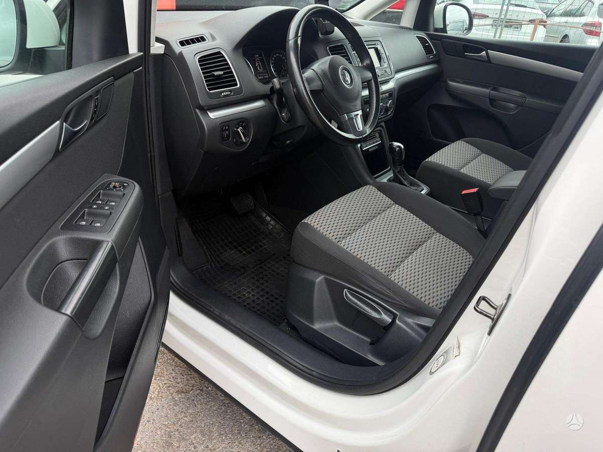 Volkswagen Sharan 2013 — photo 9