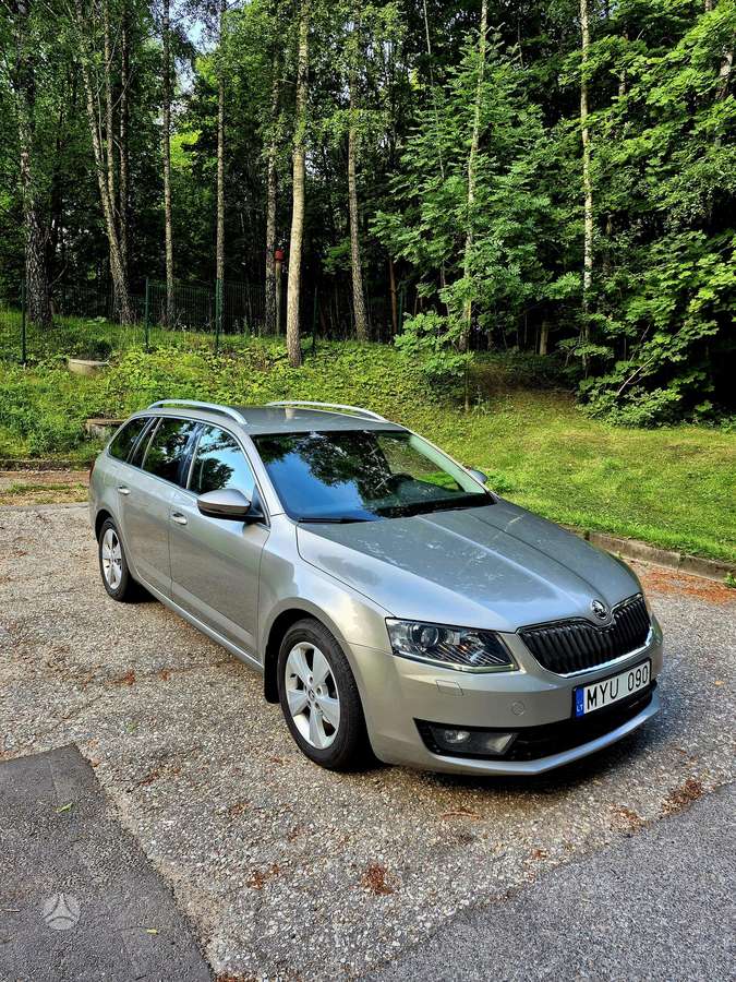 Skoda Octavia 2015 — rear view