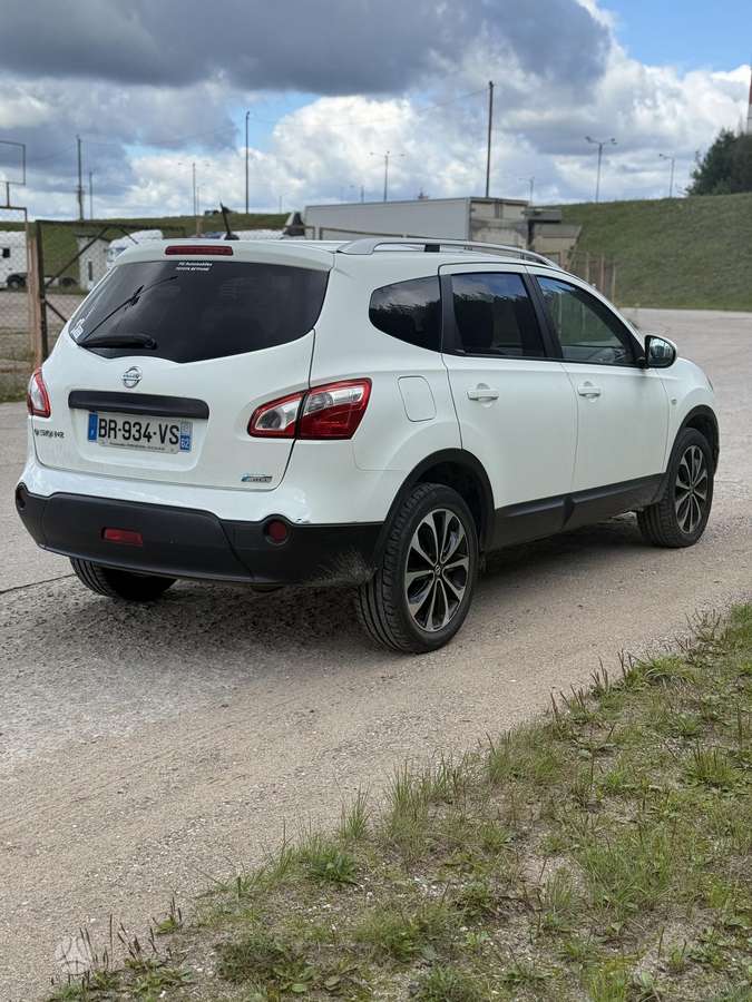 Nissan Qashqai+2 2011 — engine 1461 cm³, 103 HP (76kW)