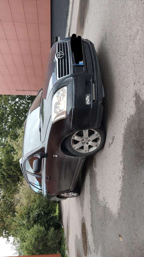 Toyota Avensis 2004 — салон