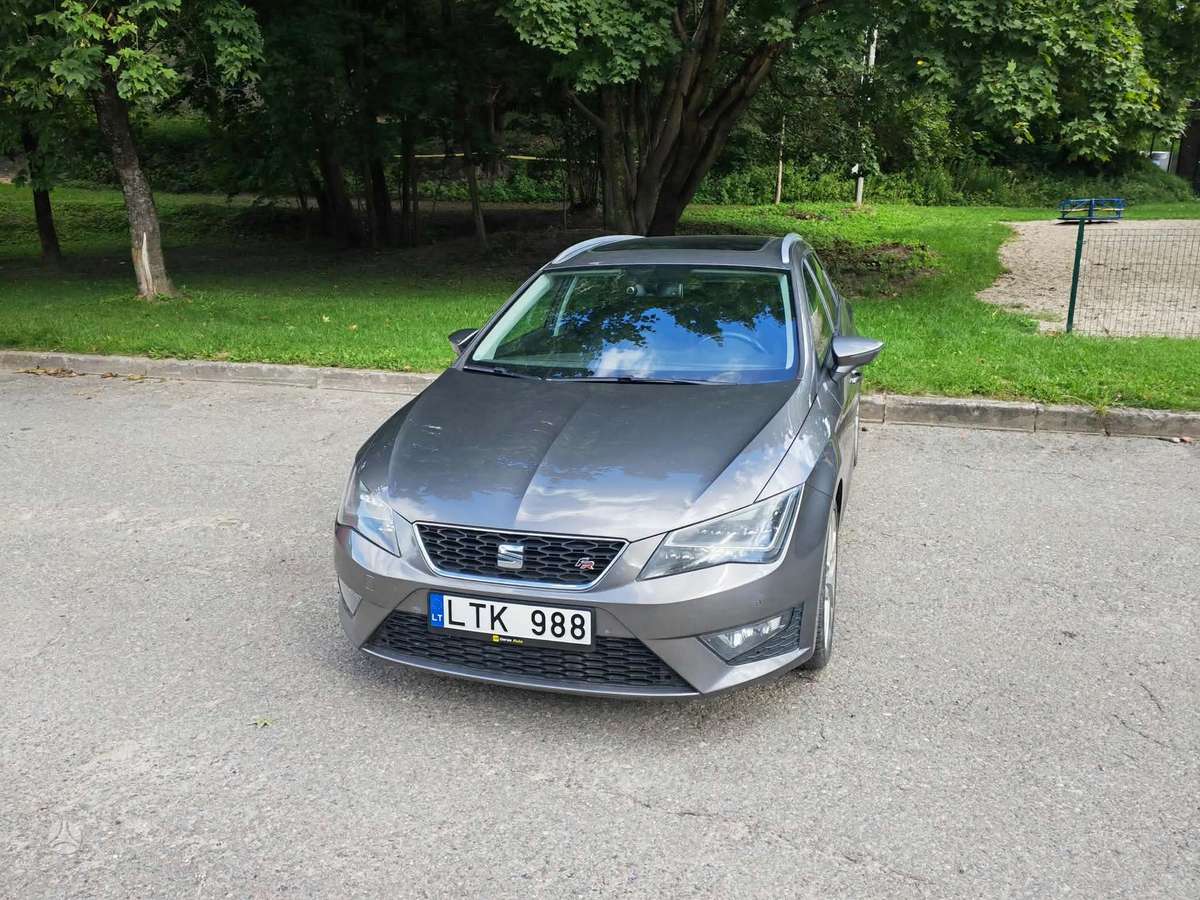 Seat Leon 2015 — вигляд ззаду