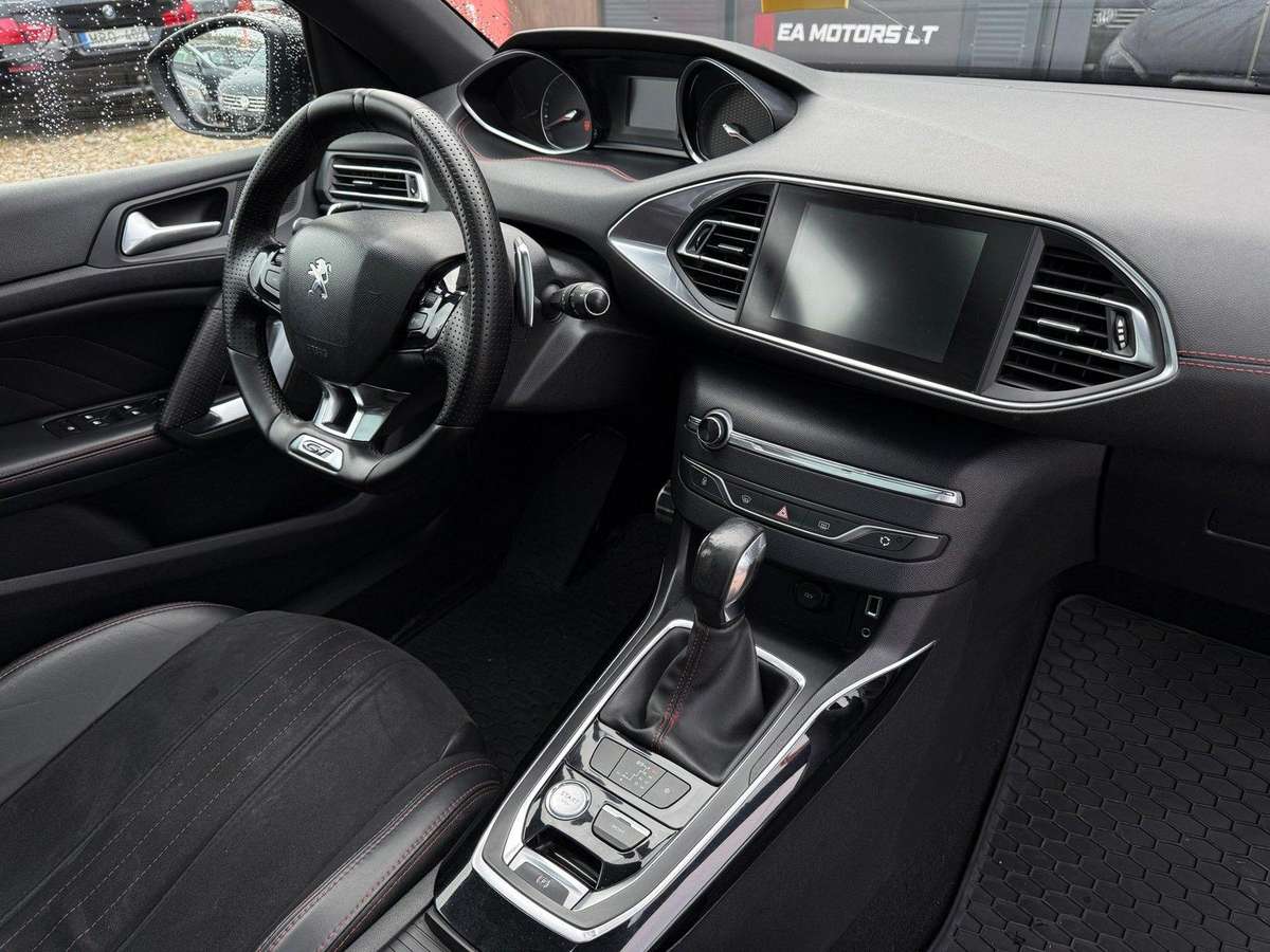 Peugeot 308 2015 — photo 17