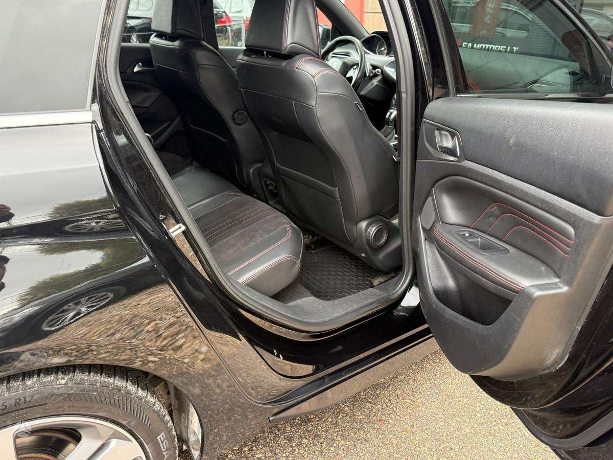 Peugeot 308 2015 — photo 28