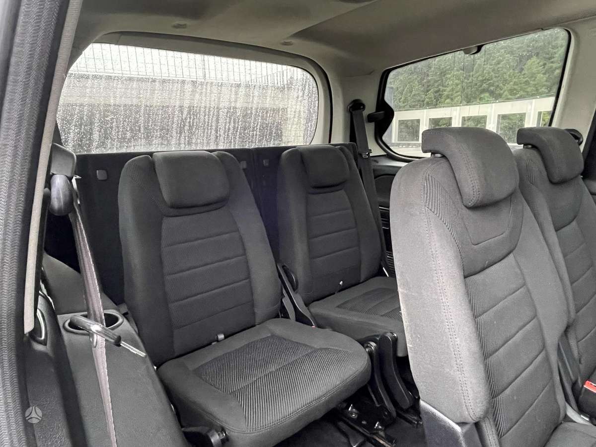 Ford Galaxy 2010 — photo 13