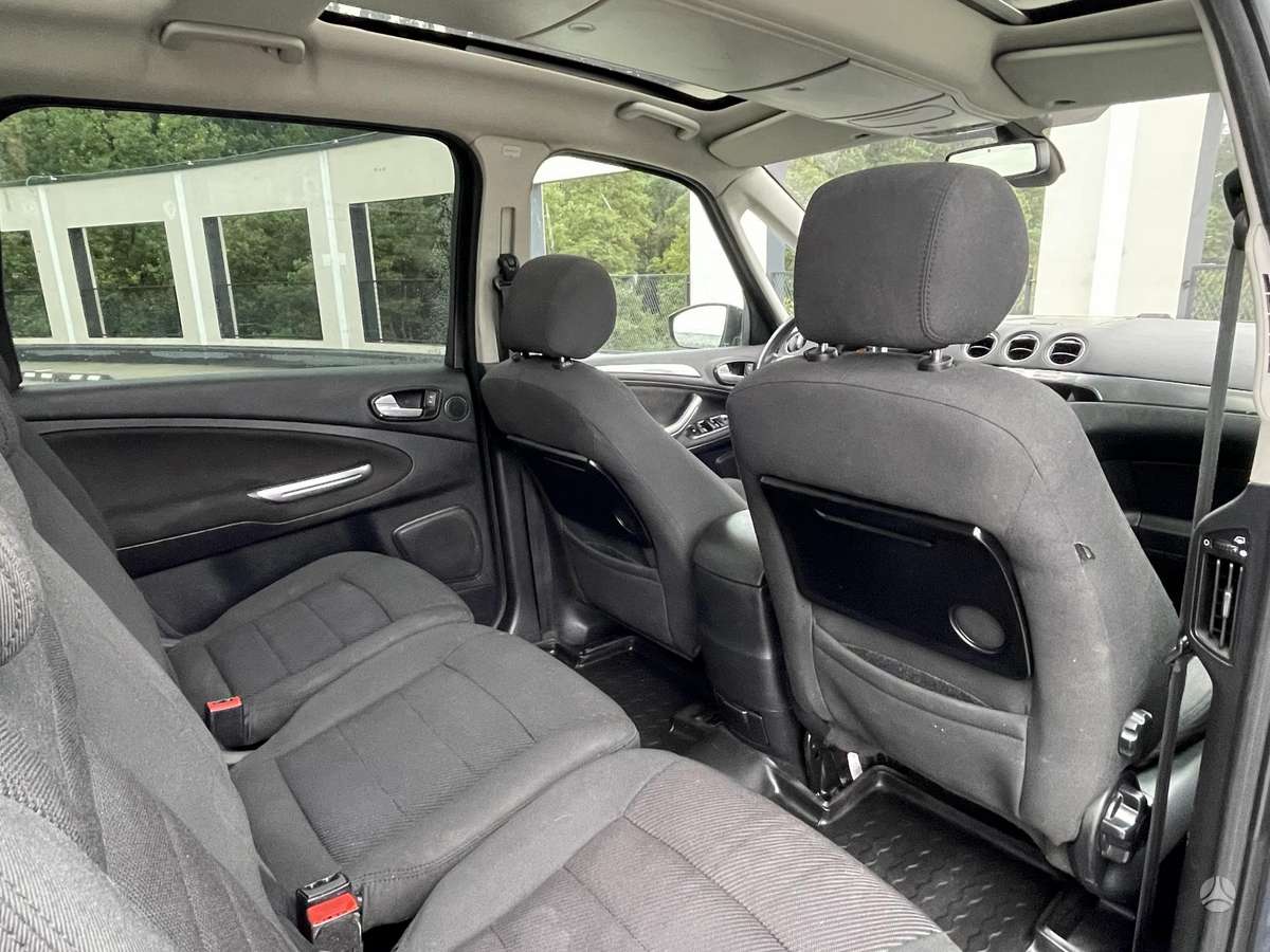 Ford Galaxy 2010 — photo 14