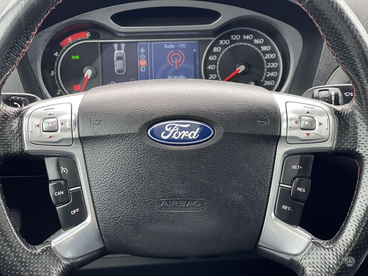 Ford Galaxy 2010 — photo 18