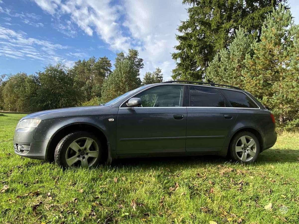 Audi A4 2006 — салон