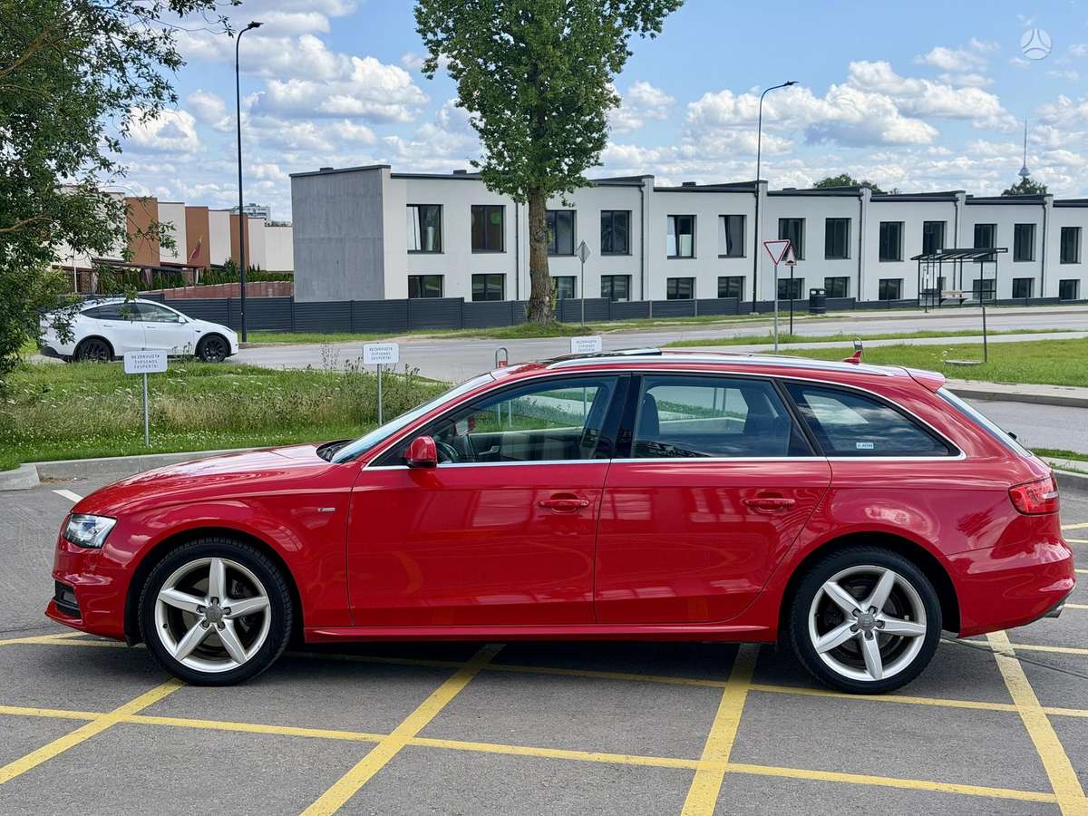 Audi A4 2014 — rear view