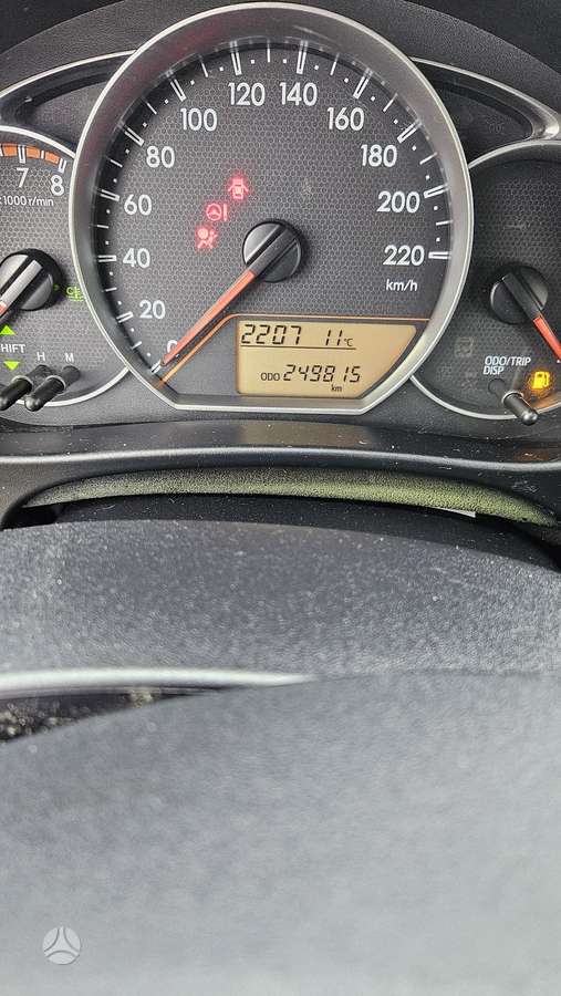 Toyota Verso-S 2011 — photo 7