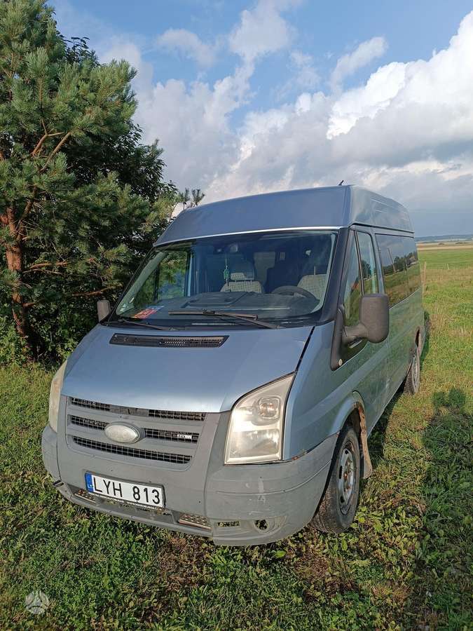 Ford Transit 2008 — вигляд ззаду