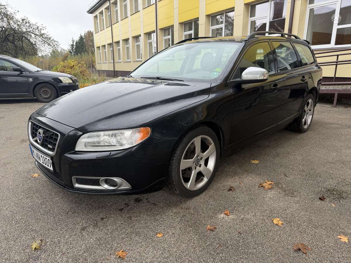 Volvo V70 2009 — вигляд ззаду