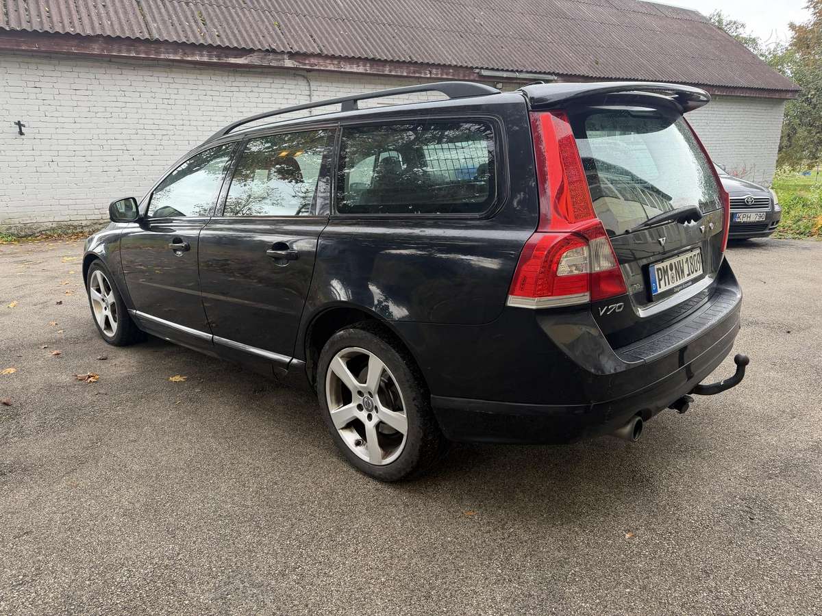 Volvo V70 2009 — салон