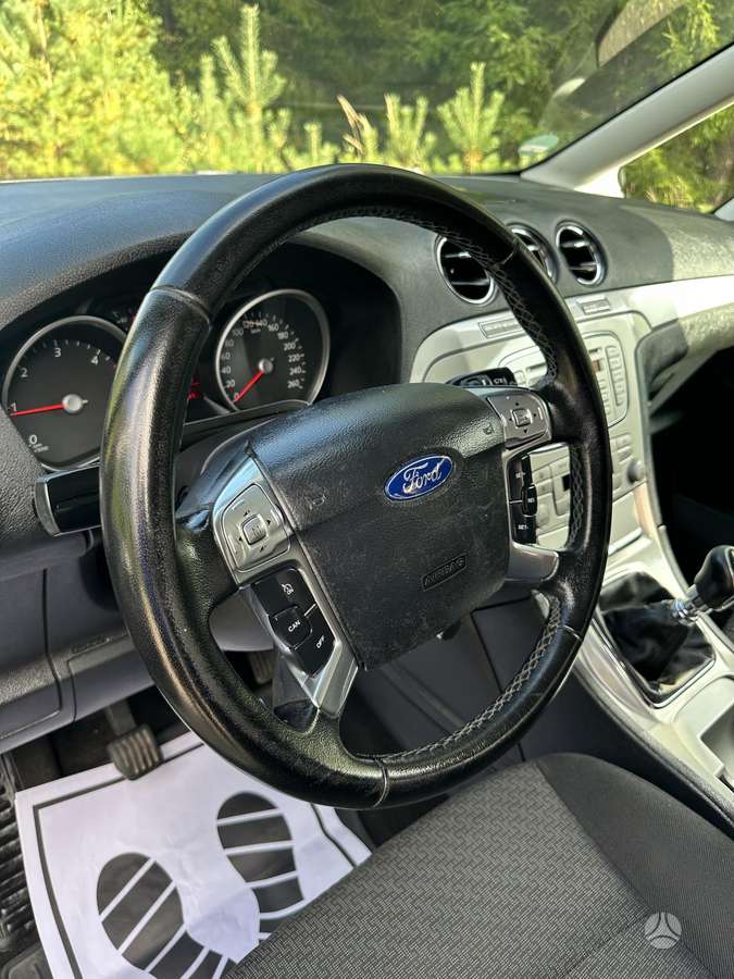 Ford Galaxy 2011 — фото 14