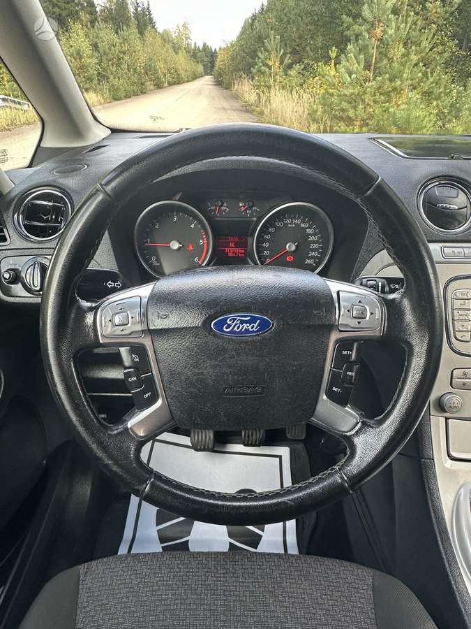 Ford Galaxy 2011 — фото 23