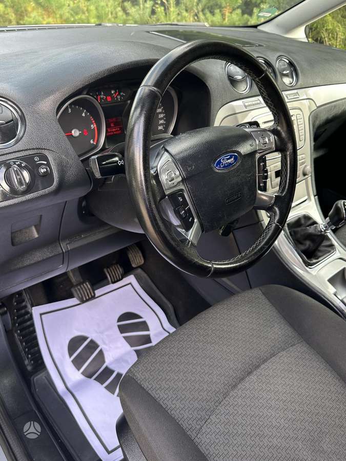 Ford Galaxy 2011 — фото 25