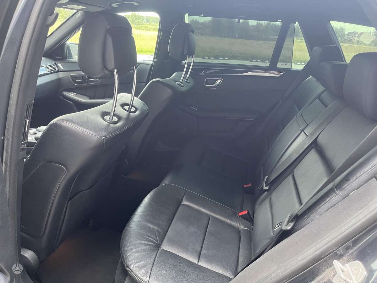 Mercedes-Benz E350 2010 — photo 11