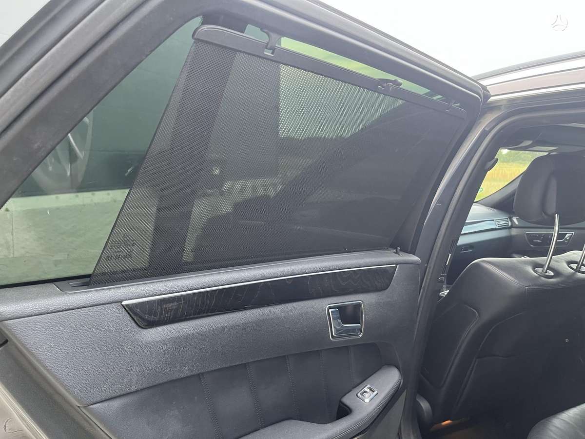 Mercedes-Benz E350 2010 — photo 12