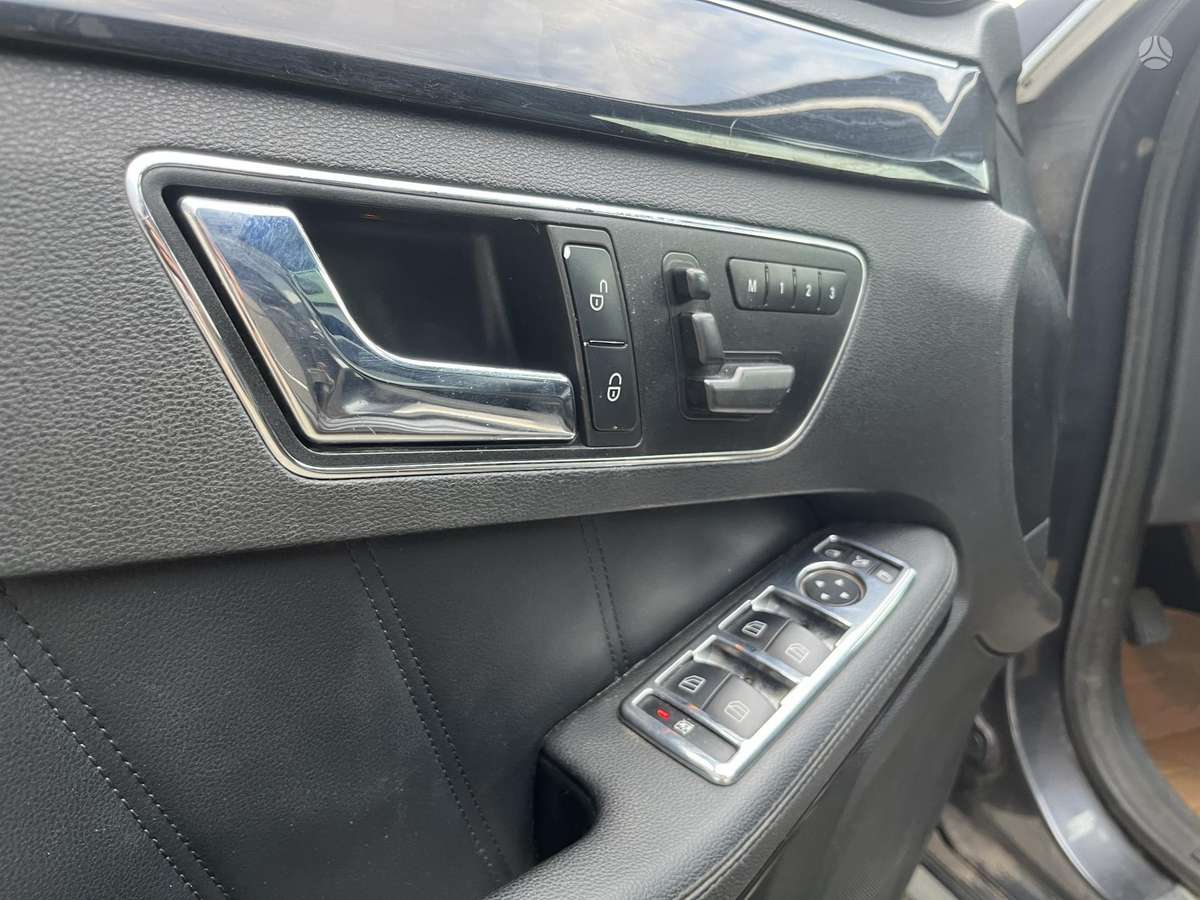 Mercedes-Benz E350 2010 — photo 16