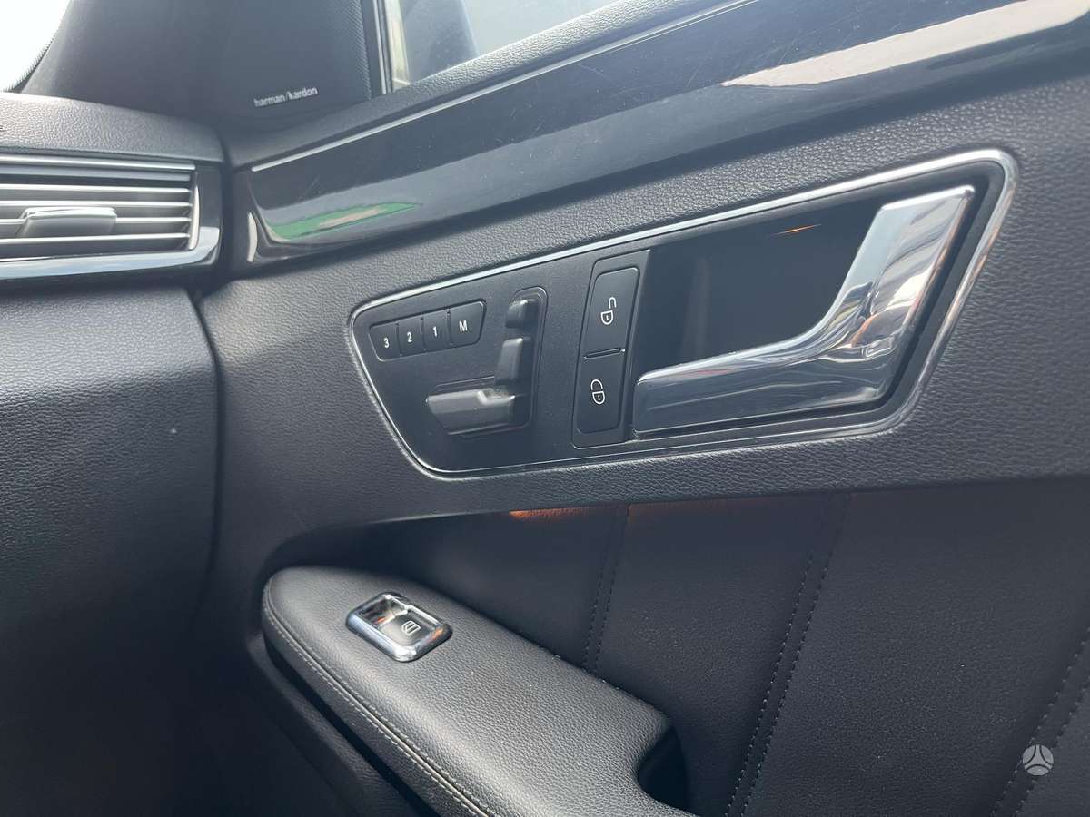 Mercedes-Benz E350 2010 — photo 20