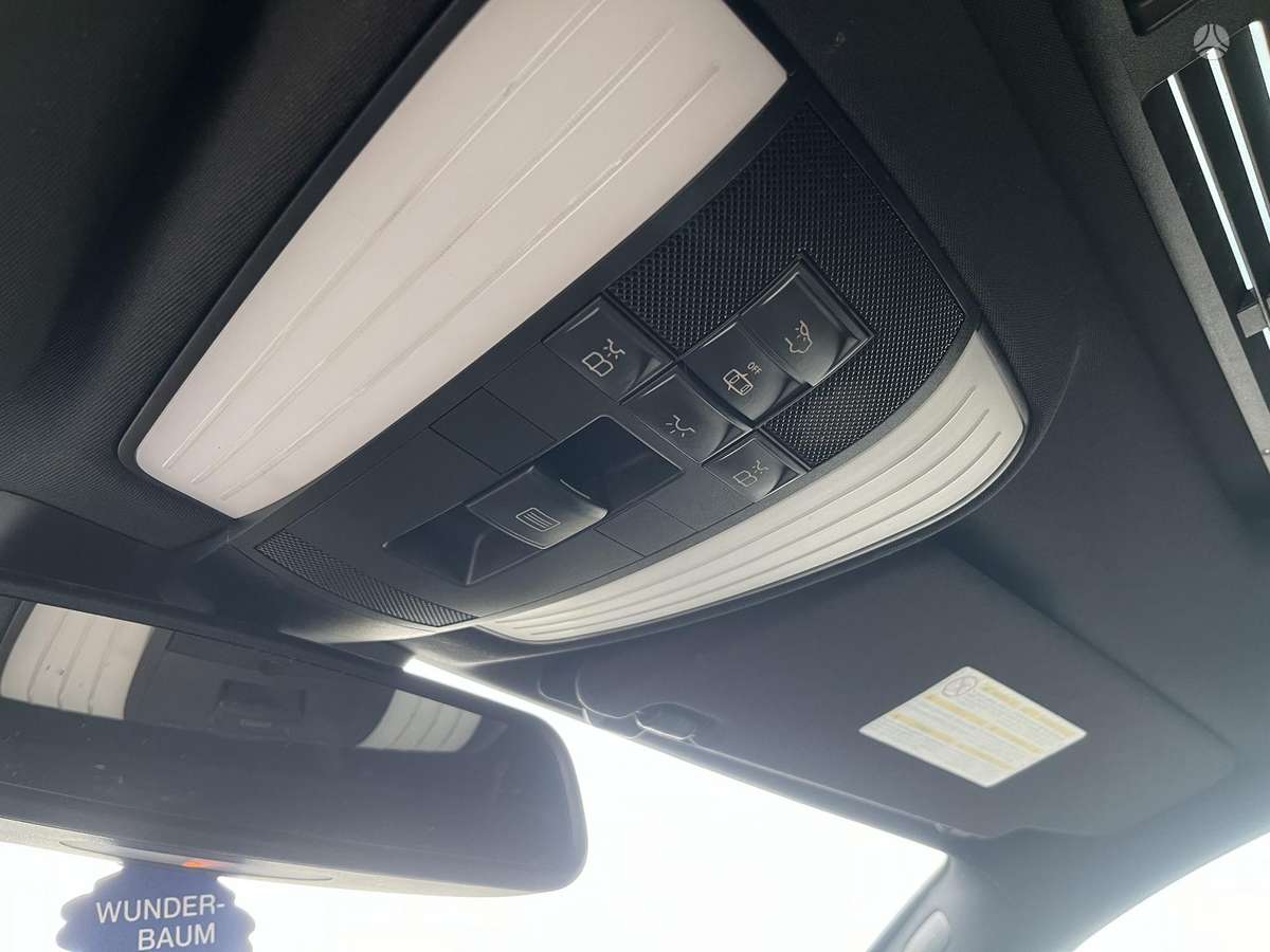 Mercedes-Benz E350 2010 — photo 21