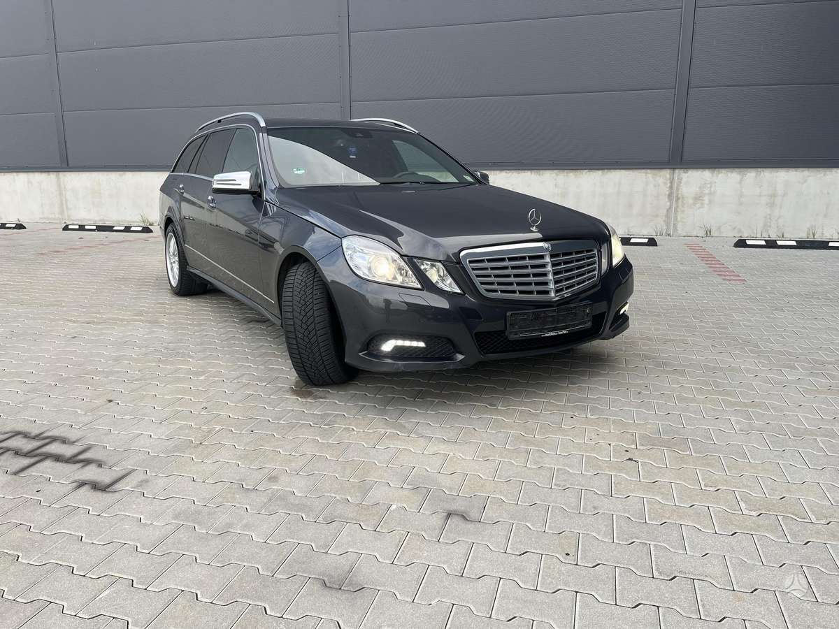 Mercedes-Benz E350 2010 — interior