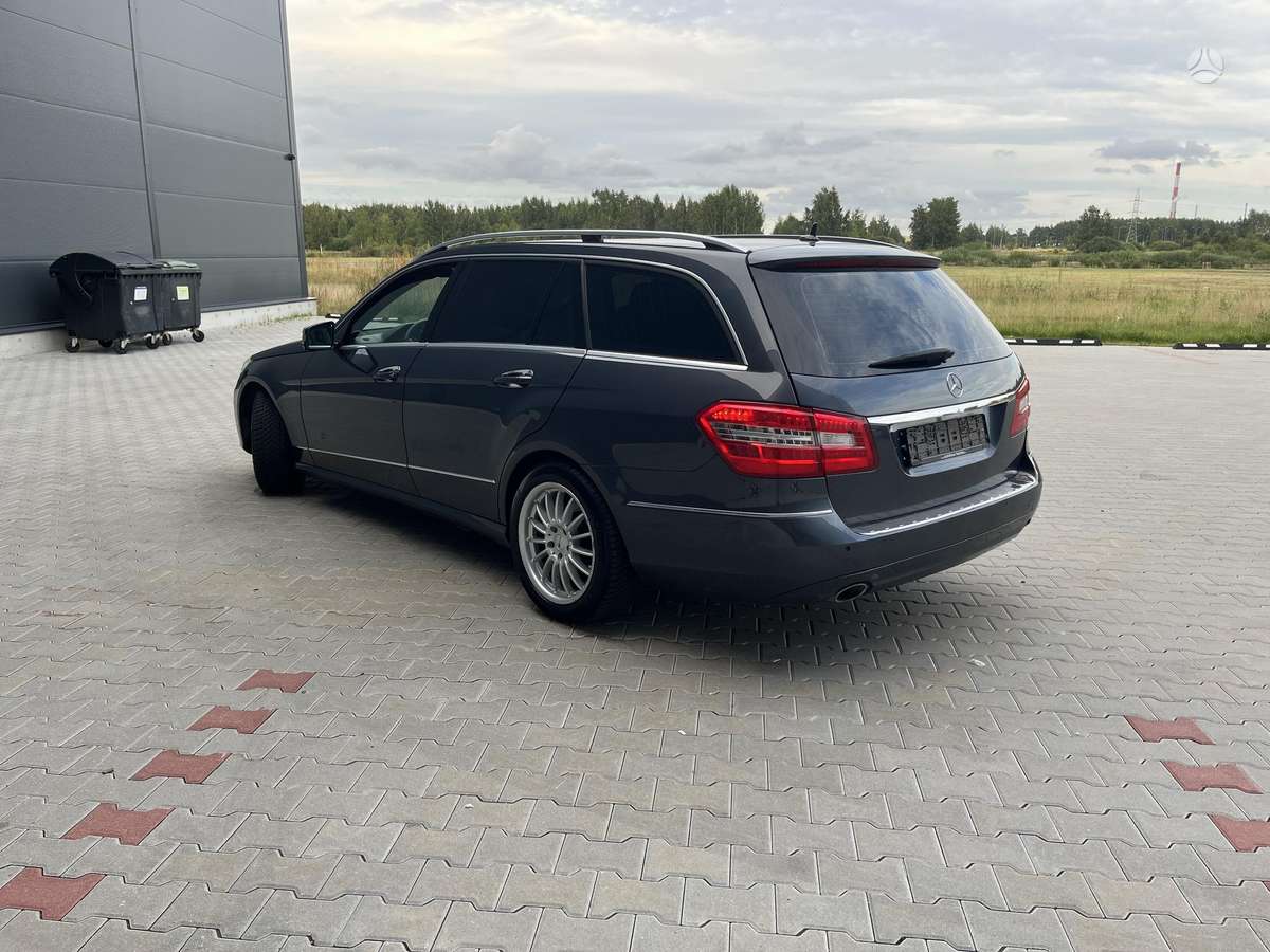 Mercedes-Benz E350 2010 — photo 7