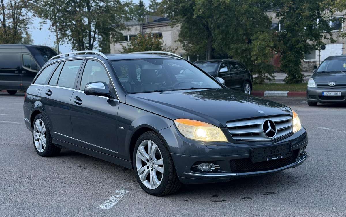 Mercedes-Benz C320 2008 — салон