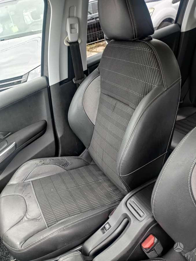 Peugeot 2008 2013 — photo 15