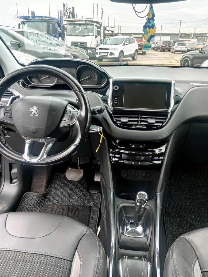 Peugeot 2008 2013 — photo 17