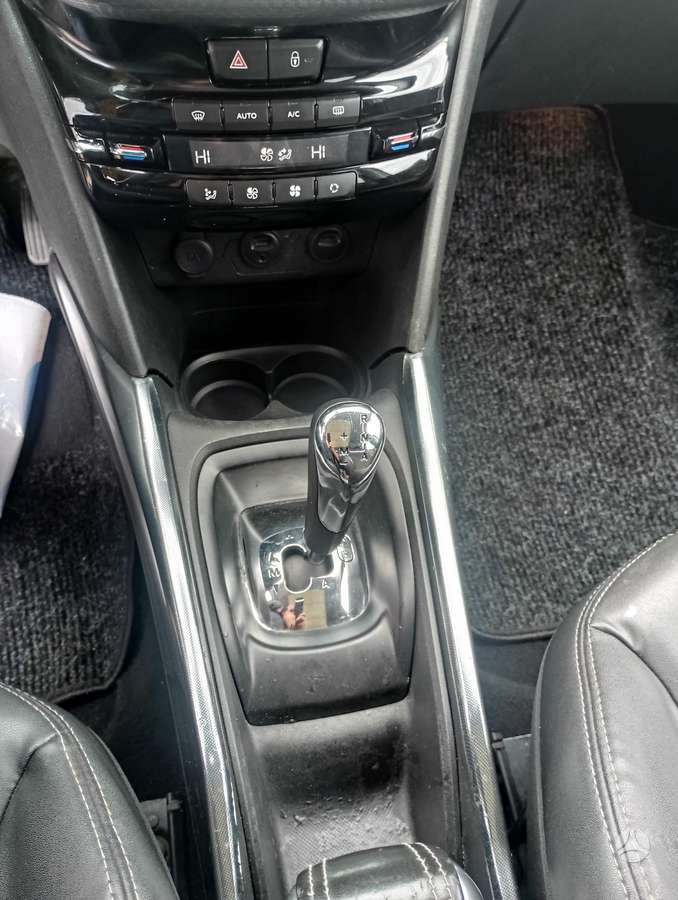 Peugeot 2008 2013 — photo 19