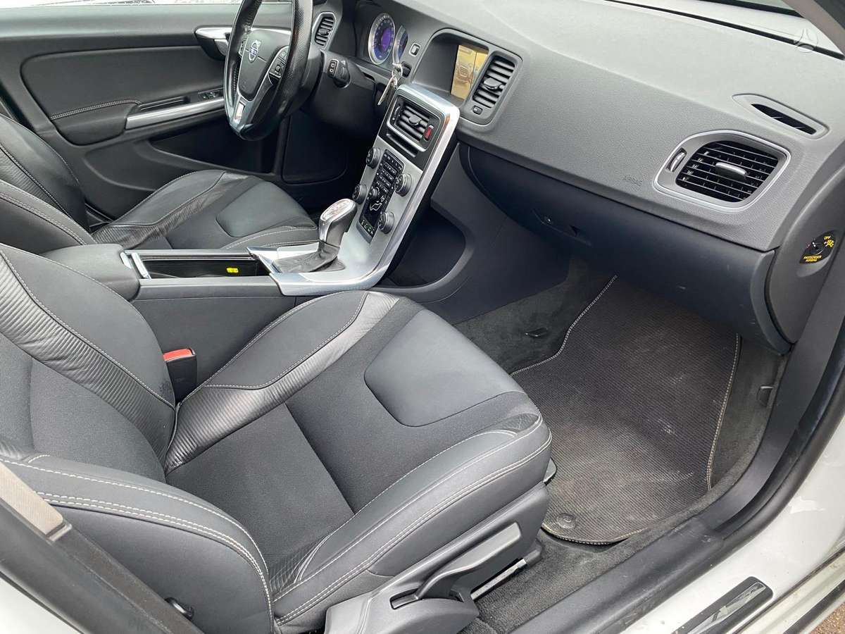 Volvo V60 2012 — photo 13