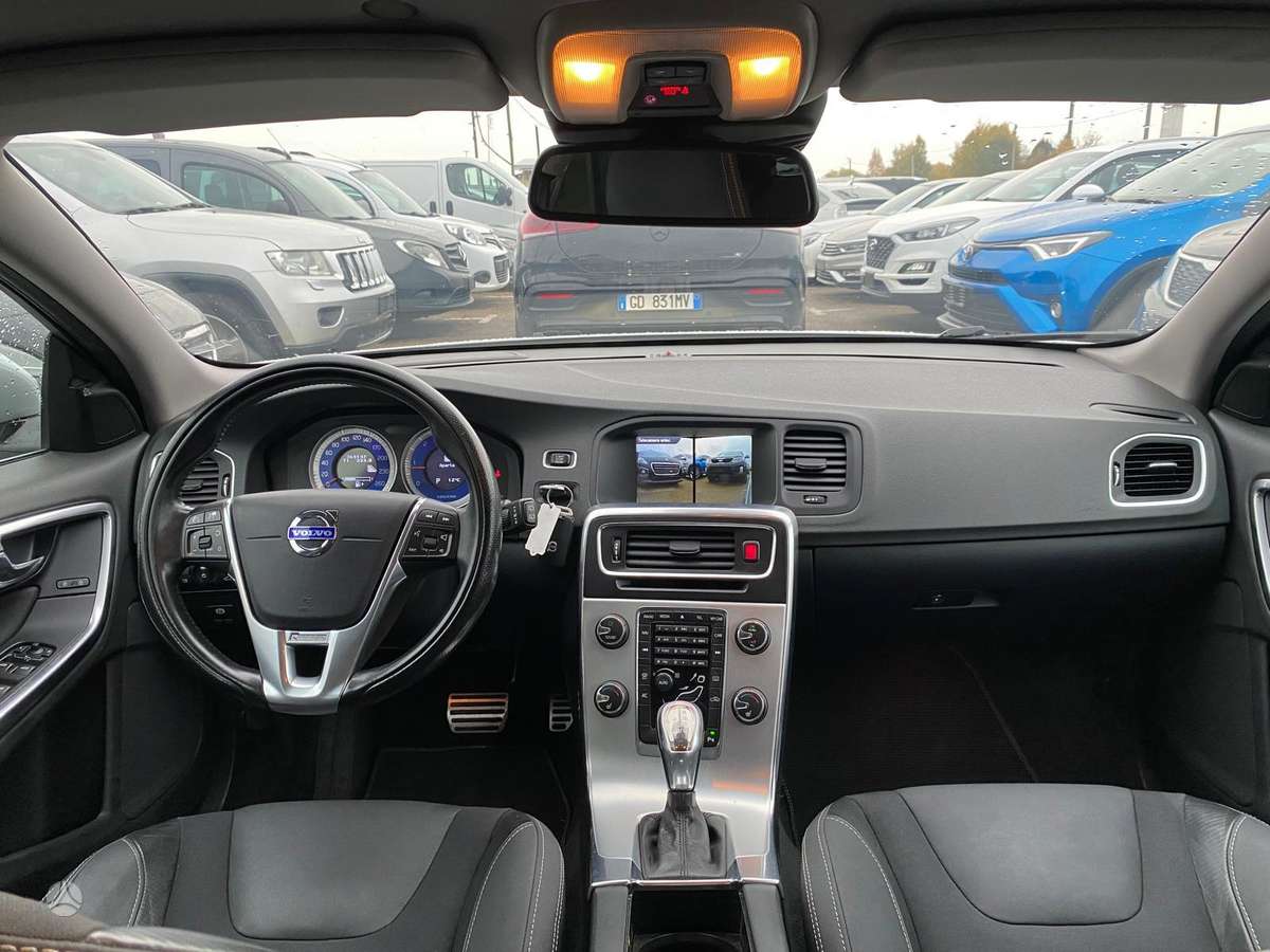 Volvo V60 2012 — photo 18