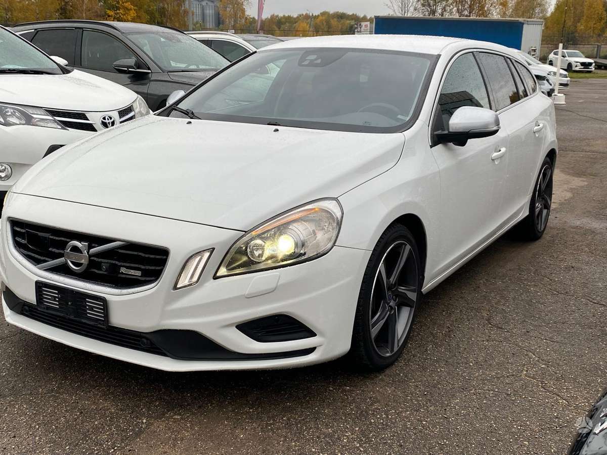 Volvo V60 2012 — rear view