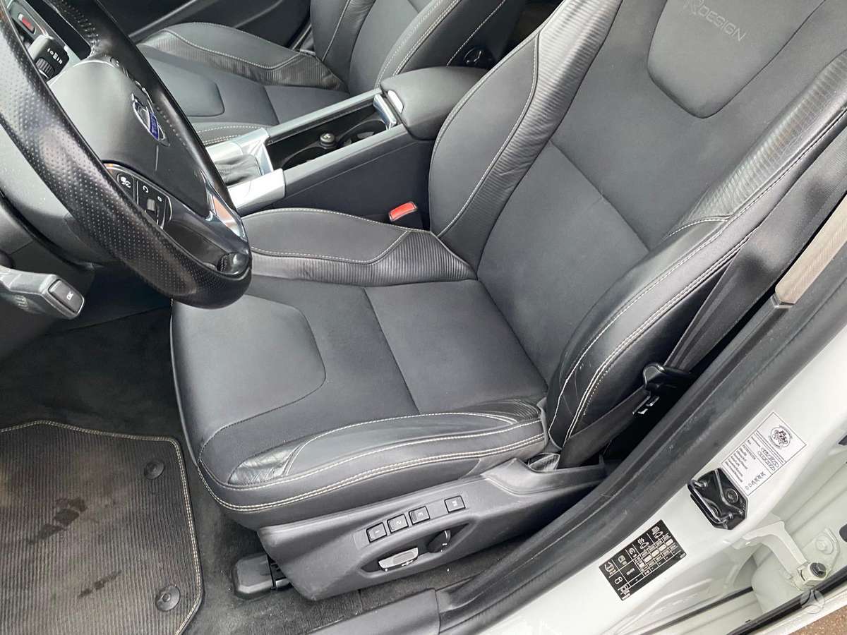 Volvo V60 2012 — photo 22