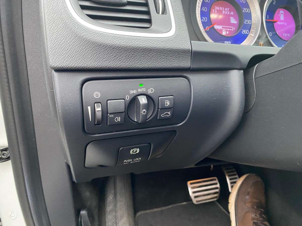 Volvo V60 2012 — photo 23