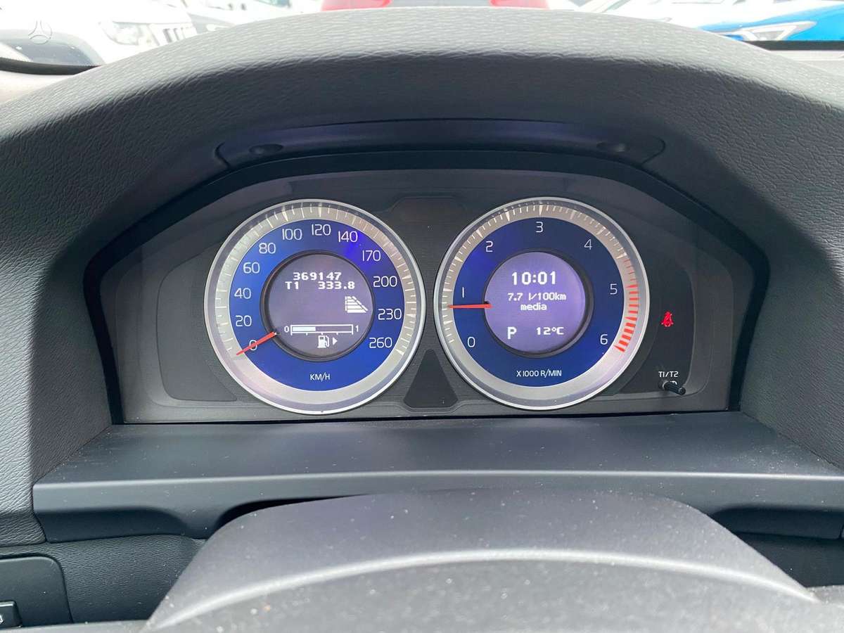 Volvo V60 2012 — photo 25