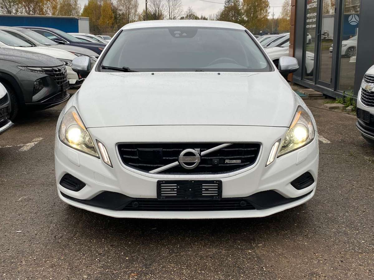 Volvo V60 2012 — interior