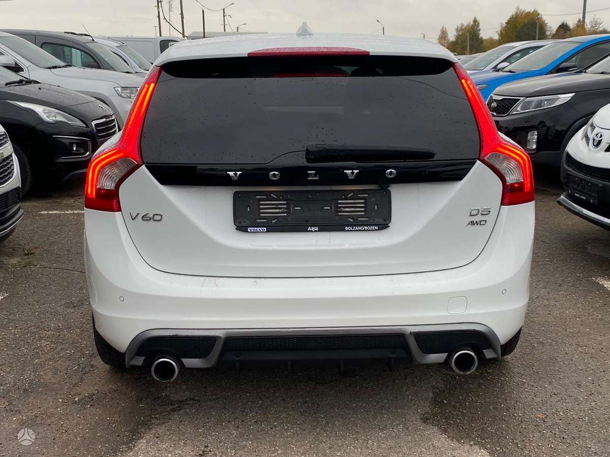Volvo V60 2012 — engine 2400 cm³, 215 HP (158kW)