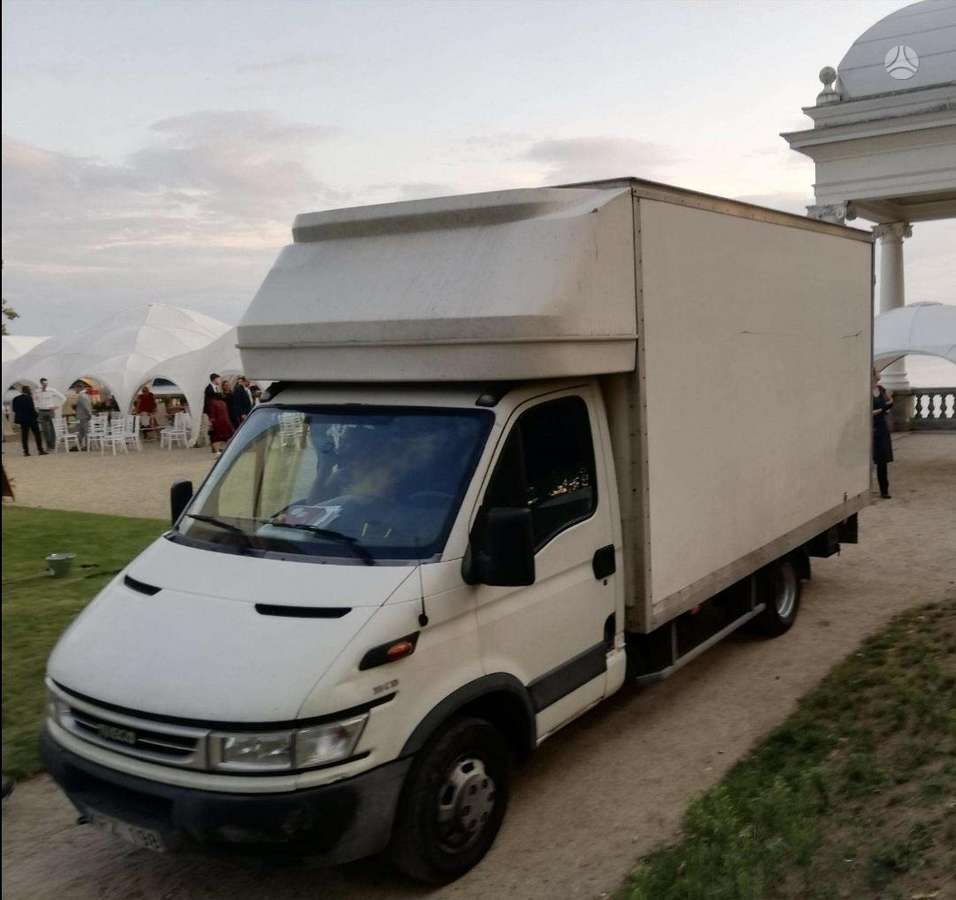 Iveco Daily 2005 — rear view