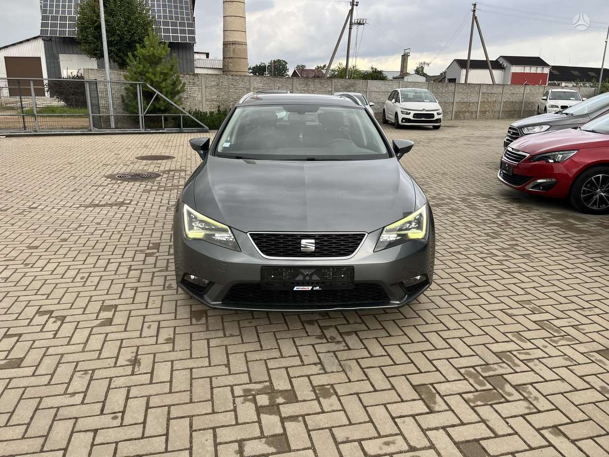 Seat Leon 2015 — rear view