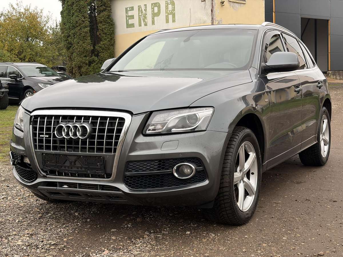 Audi Q5 2009 — rear view