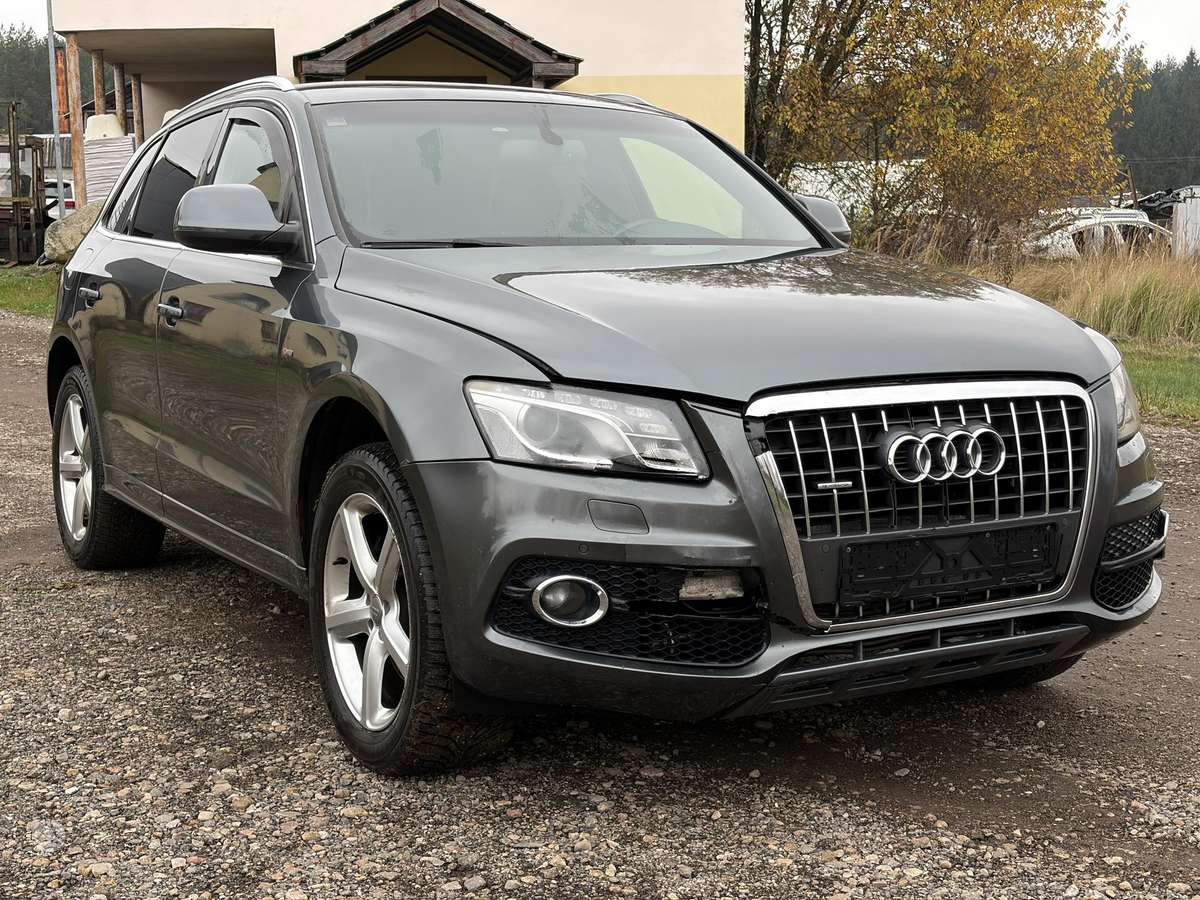 Audi Q5 2009 — interior