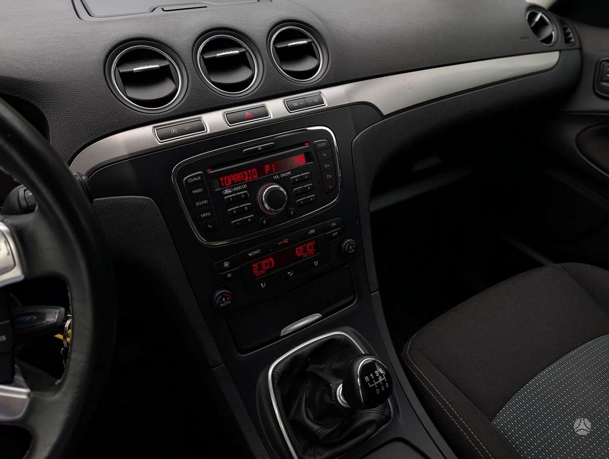 Ford Galaxy 2013 — фото 10