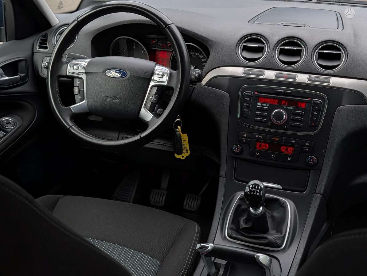 Ford Galaxy 2013 — фото 11