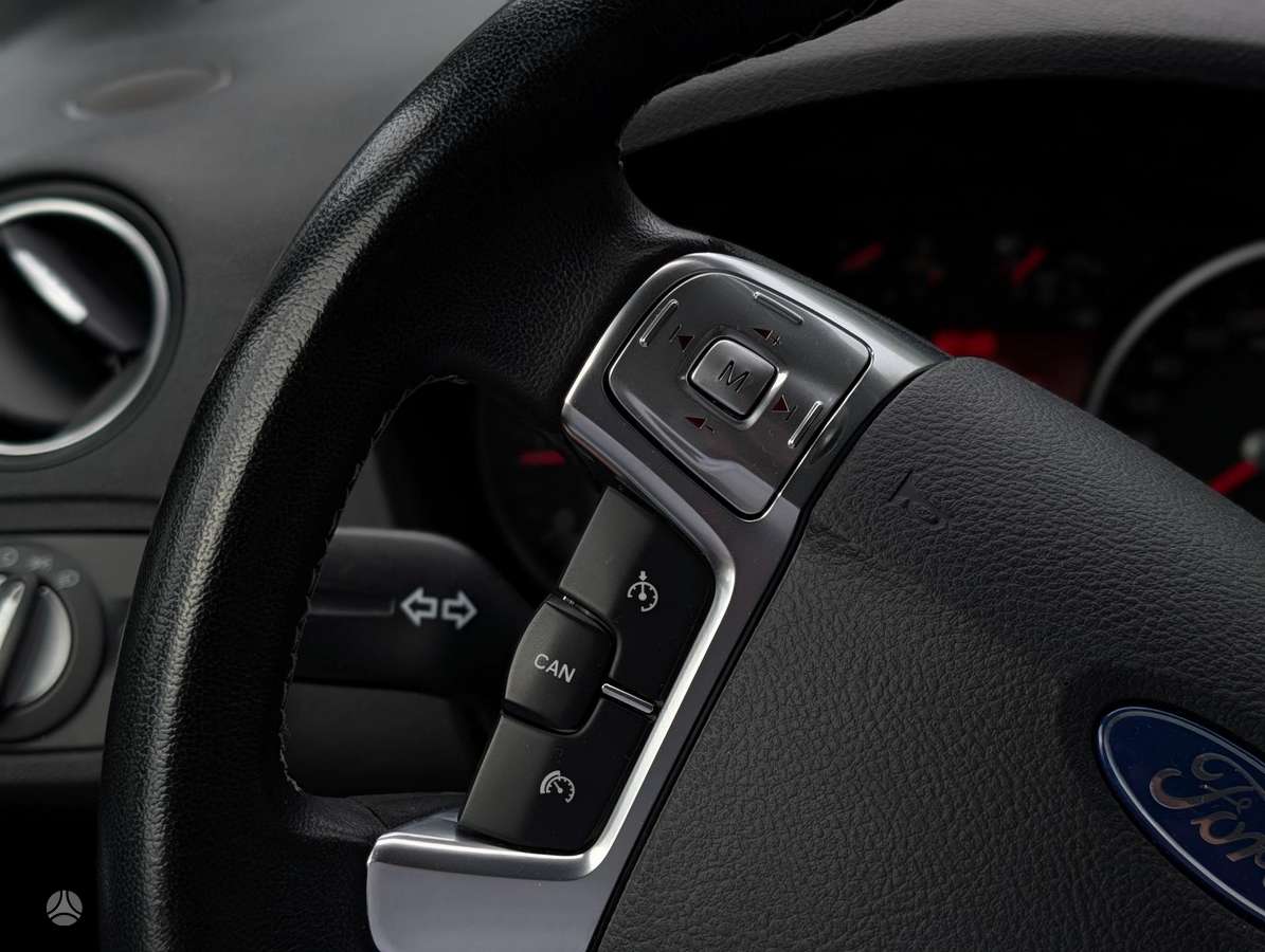 Ford Galaxy 2013 — фото 13
