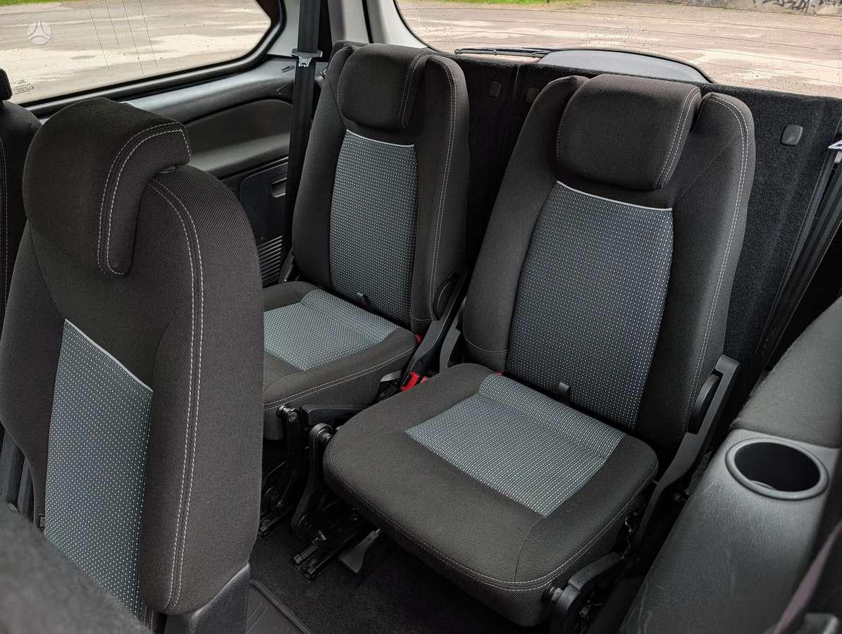 Ford Galaxy 2013 — фото 17