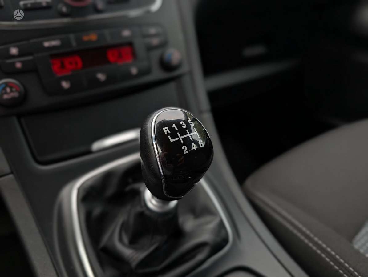 Ford Galaxy 2013 — фото 24