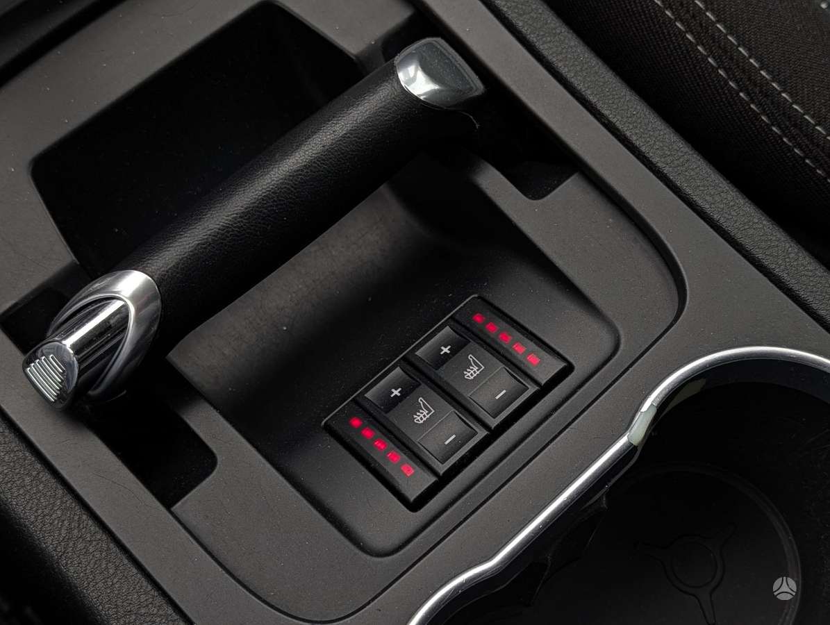 Ford Galaxy 2013 — фото 25