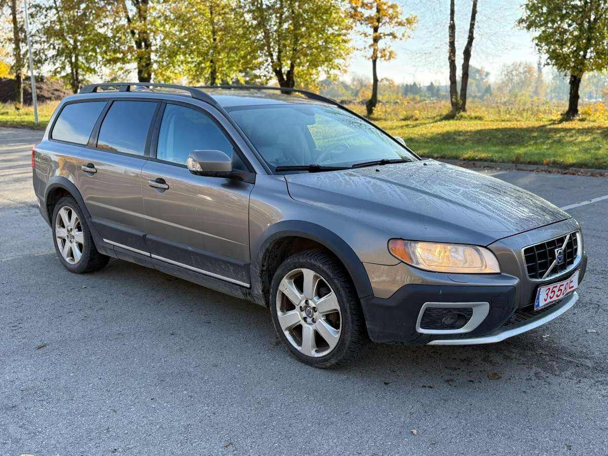 Volvo XC70 2008 — rear view